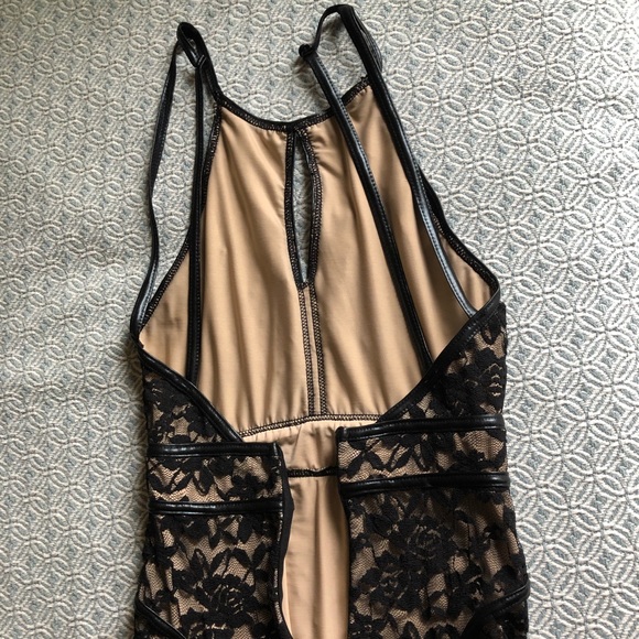 LACE GOWN - OFFERS ACCEPTED - Picture 2 of 5